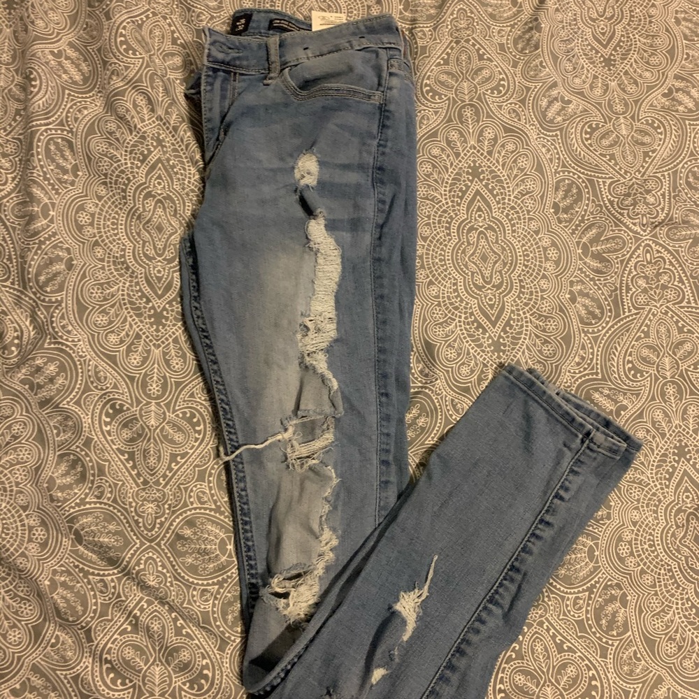 Ripped skinny jeans